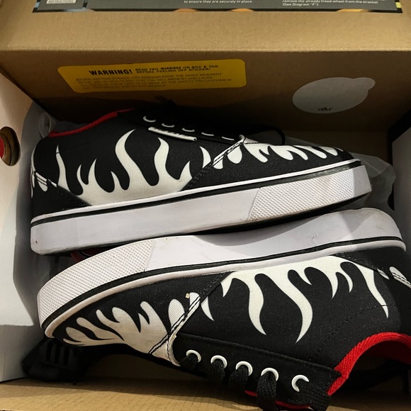 Heelys Other - Heelys Original Wheeled Shoes